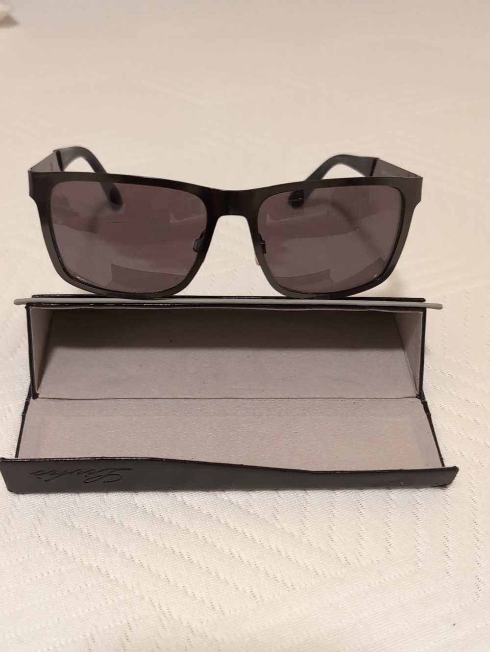Vince Black and Gray Tablet Stand / Accessory